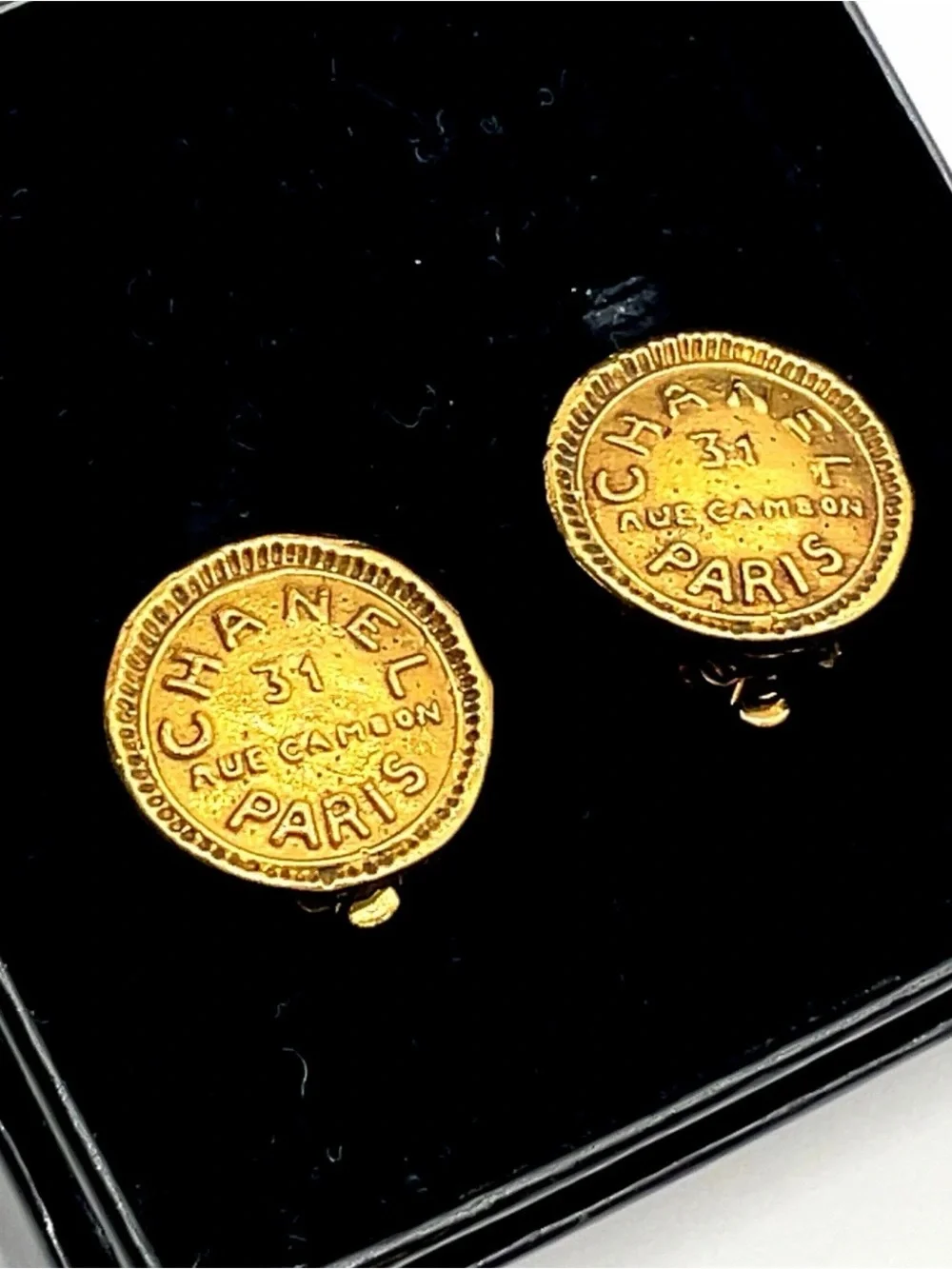 Chanel vintage gold plated clip on earrings - Picture 2 of 6